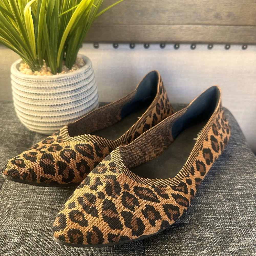 MIA leopard print. Size snug 8.5. No tears no marks, worn only two times. Comfy!